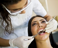 femaledentistworking